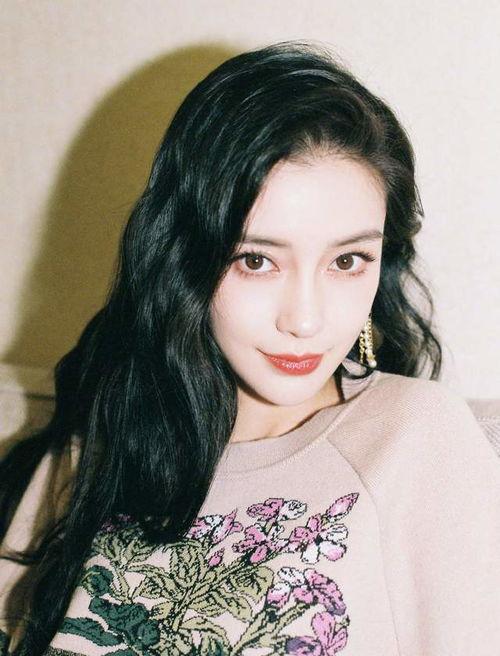 向日葵女明星,阳光照耀下的璀璨星途